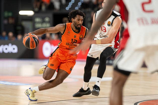EuroLeague Round 4 match between Valencia Basket and Hapoel IBI Tel Aviv Armoni Brooks of Valencia Basket in action during the EuroLeague Round 4 match between Valencia Basket and Hapoel IBI Tel Aviv at Roig Arena, (Valencia ) on October 08, 2026. Copyright: xVicentexVidalxFernandezx