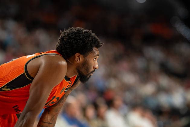 EuroLeague Round 4 match between Valencia Basket and Hapoel IBI Tel Aviv Armoni Brooks of Valencia Basket in action during the EuroLeague Round 4 match between Valencia Basket and Hapoel IBI Tel Aviv at Roig Arena, (Valencia ) on October 08, 2026. Copyright: xVicentexVidalxFernandezx