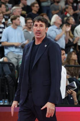 Alex Mumbru (Virtus Bologna, Chef-Trainer), GER, FC Bayern Basketball vs. Virtus Bologna, Basketball, Euroleague, 4. Spieltag, Saison 2026 2027, 08.10.2026, GER, FC Bayern Basketball vs. Virtus Bologna, Basketball, Euroleague, 4. Spieltag, Saison 2026 2027, 08.10.2026 Muenchen Copyright: xEibner-Pressefoto JennixMaulx EP_JML