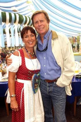 Schauspieler Sigmar Solbach (GER) mit Ehefrau Claudia auf dem Münchner Oktoberfest 2003