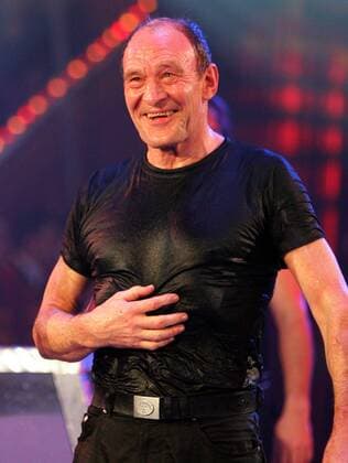 Schauspieler Michael Mendl (GER) durchnässt nach seiner Unter-Wasser-Escape-Illusion anlässlich der Show STARS IN DER MANEGE im Zirkus Krone in München
