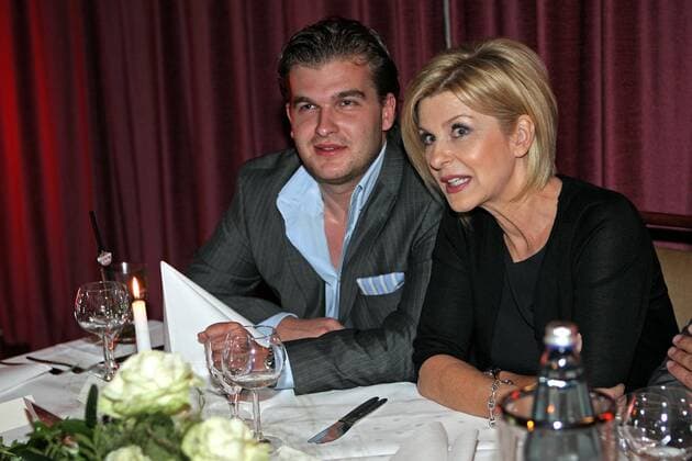 Gregor Nebel mit seiner Mutter , Fernsehmoderatorin Carmen Nebel ( beide GER ) anläßlich der ZDF - Fernsehshow Willkommen bei Carmen Nebel aus Duisburg.