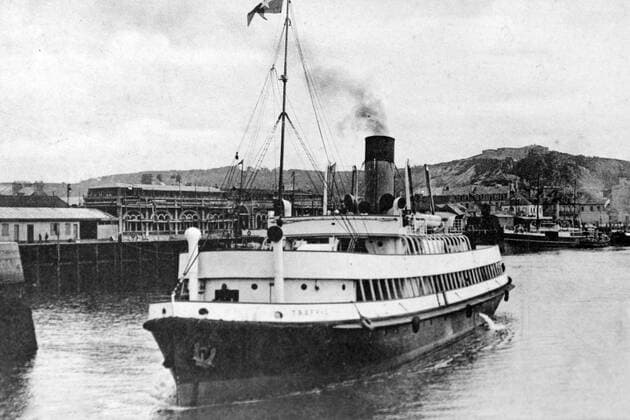 Am 15. April 2012 jährt sich zum 100. Mal der Untergang der Titanic - Am frühen Abend des 10.04.1912 ankerte die Titanic vor Cherbourg in Frankreich, wo noch weitere Fracht und 274 Passagiere per Tender an Bord gebracht wurden Titanic Tender in Cherbourgh