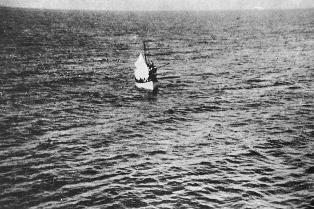Am 15. April 2012 jährt sich zum 100. Mal der Untergang der Titanic - Am frühen Morgen des 15. April 1912 wurden kurz vor 0:30 Uhr auf der RMS Carpathia die ersten per Funk übermittelten Notrufsignale der Titanic empfangen. Gegen 4:00 Uhr erreichte die Carpathia als erstes Schiff die Unglücksstelle und nahm kurze Zeit später die ersten Überlebenden an Bord. Rettungsboot der Titanic