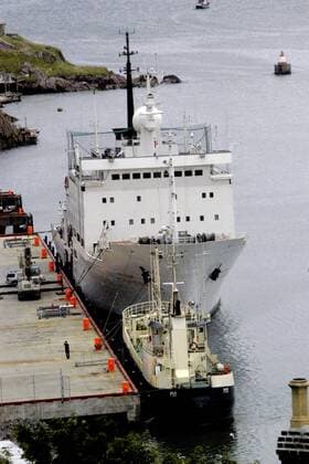 Am 15.April 2012 jährt sich zum 100. Mal der Untergang der Titanic - Titanic Expedition der Keldysch von 2005. James Cameron charterte das Schiff für zwei Expeditionen zu den Wracks der RMS Titanic und der Bismarck. Die Bilder von der Titanic Expedition aus dem Jahr 1996 wurden in dem Film Titanic verwendet. Die Akademik Mstislaw Keldysch ist ein russisches Forschungsschiff. Das Schiff ist zwischen 1979 und 1981 unter der Baunummer 224 auf der finnischen Hollming-Werft in Rauma gebaut worden. An Bord sind zwei Forschungs-U-Boote vom Typ Mir stationiert, die für Untersuchungen in der Tiefsee eingesetzt werden. Akademik Mstislaw Keldysch