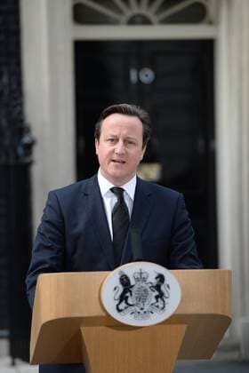 British Prime Minister David Cameron makes a speech outside Downing Street following Margaret Thatcher s Death, London, UK, Monday 8 April, 2013. Photo By Andrew Parsons i-lmages.  Aufmacher premiumd 151975