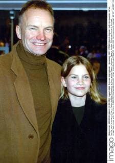November 2001: STING (Gordon Sumner) with his daughter, arrive for the world premiere of Harry Potter and the Philosopher s Stone at the Odeon, Leicester Square, London. Sting was formerly the lead singer bass player with The Police.  UnitedArchives00956712