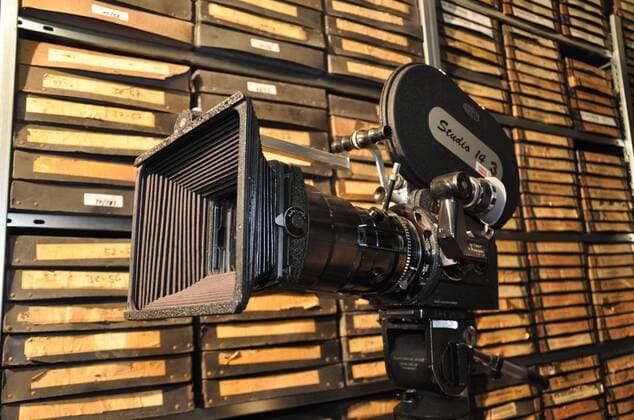 Feature Symbol: Arriflex-Kamera 08 11 mapo Arri Flex Filmkamera Film Modell BF analog analoge Filmtechnik Kino Wochenschau Wochenschauen Filme cine camera quer