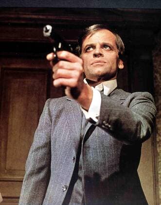 Klaus Kinski Denn Dave Emerson (Klaus Kinski), einst wegen angeblichen Mordes unschuldig in die Irrenanstalt eingewiesen, ist nun die Flucht gelungen. 1967 UnitedArchives01216300
