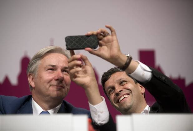 Raed Saleh, Klaus Wowereit, Landesparteitag SPD Berlin DEU, Deutschland, Germany, Berlin, 17.05.2014 Klaus Wowereit, Regierender Buergermeister von Berlin, und Raed Saleh, Fraktionsvorsitzender der SPD im Berliner Abgeordnetenhaus (v.l.n.r.), auf dem Landesparteitag der Berliner SPD in Berlin. Innenpolitik, Bundespolitik, Parteipolitik, Parteitag, SPD Berlin, Deutsche Politik, 2014. Klaus Wowereit, Mayor of Berlin, and Raed Saleh (f.l.t.r.), at a party congress of the SPD in Berlin. Politics, Germany, German Politician.