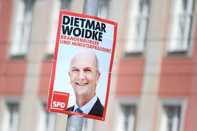 Wahlplakat der SPD mit Ministerpräsident Dietmar Woidke vor dem Gebäude des brandenburgischen Landtags in Potsdam. Am 14. September 2014 wird der brandenburgische Landtag neu gewählt. Landtagswahl 2014 in Brandenburg