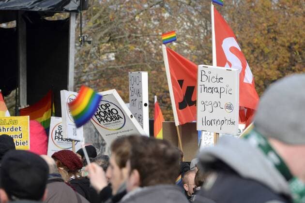 Demonstranten und Gegendemonstranten bei der Demo Für die Opfer linker Gewalt auf dem Klagesmarkt. Hannover, 22.11.2014 Foto:xC.xNiehausx xFuturexImage