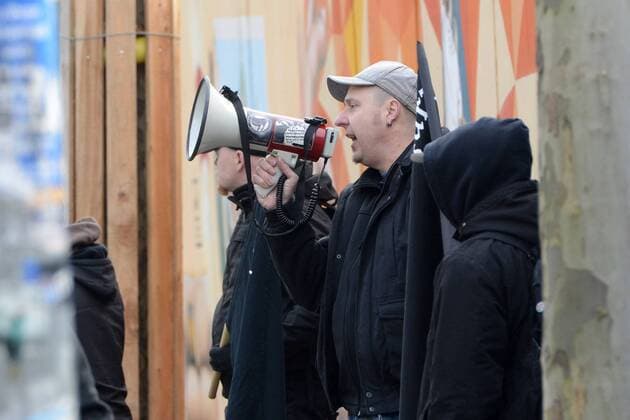 Demonstranten und Gegendemonstranten bei der Demo Für die Opfer linker Gewalt auf dem Klagesmarkt. Hannover, 22.11.2014 Foto:xC.xNiehausx xFuturexImage