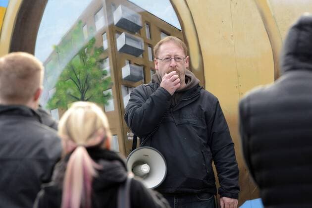 Demonstranten und Gegendemonstranten bei der Demo Für die Opfer linker Gewalt auf dem Klagesmarkt. Hannover, 22.11.2014 Foto:xC.xNiehausx xFuturexImage