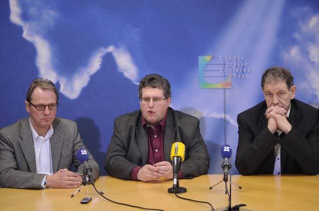 Die Landespressekonferenz der saarländischen Landesregierung am Montag (26.01.2015) im Landtag in Saarbrücken. Im Bild (v.l.): Klaus Kessler (MdL, Die Grünen), Michael Neyses, der heute zu den Grünen wechselt und Hubert Ulrich (MdL, Die Grünen).