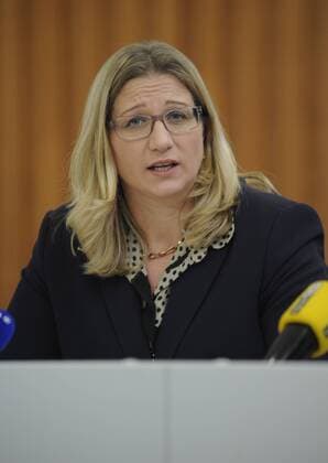 Die Landespressekonferenz der saarländischen Landesregierung am Dienstag (27.01.2015) in der Staatskanzlei in Saarbrücken. Im Bild: Wirtschaftsministerin Anke Rehlinger (SPD).