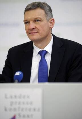 Die Landespressekonferenz der saarländischen Landesregierung am Dienstag (27.01.2015) in der Staatskanzlei in Saarbrücken. Im Bild: Finanzminister Stephan Toscani (CDU).