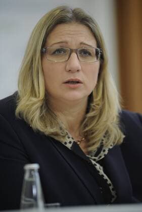 Die Landespressekonferenz der saarländischen Landesregierung am Dienstag (27.01.2015) in der Staatskanzlei in Saarbrücken. Im Bild: Wirtschaftsministerin Anke Rehlinger (SPD).