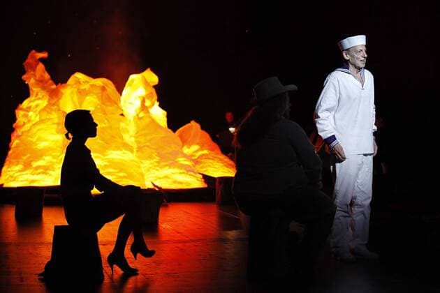 drama-berlin.de 27.04.2015 Muenchner Kammerspiele HOPPLA, WIR STERBEN! (von Arnon Gruenberg), Regie: Johan Simons, Buehne: Katrin Brack, Kostueme: Teresa Vergho, Musik: Carl Oesterhelt, Premiere am 29.04.2015 im Schauspielhaus. Szene mit Marie Jung und Hans Kremer. Muenchner Kammerspiele HOPPLA, WIR STERBEN! by Arnon Gruenberg, directed by Johan Simons, stage designed by Katrin Brack, costumes design Teresa Vergho, music Carl Oesterhelt, opening April 29, 2015 at the Schauspielhaus. Scene with Marie Jung and Hans Kremer. Predieri drama-berlin.de