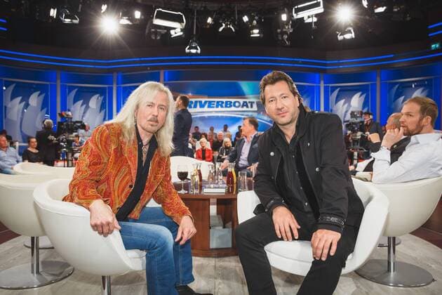 MDR - Riverboat. Gitarrist Bernd Römer links und Sänger Claudius Dreilich ( Karat ) anläßlich der MDR - Talkshow Riverboat am 15.05.2015 im Studio 3 der Mediacity Leipzig.