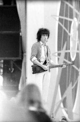 Bill Wyman beim Konzert der Rolling Stones im Münchner Olympiastadion
