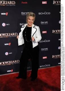 Moderatorin Birgit „Biggi Lechtermann kommt am 21.11.2015 zur Premiere von Bodyguard Das Musical in den Musical Dome in Köln.