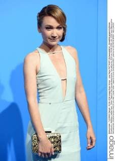Lisa Maria POTTHOFF (Schauspielerin), Einzelbild,angeschnittenes Einzelmotiv,Halbfigur,halbe Figur. Roter Teppich,Red Carpet,Bayerischer Fernsehpreis 2016 am 03.06.2016.