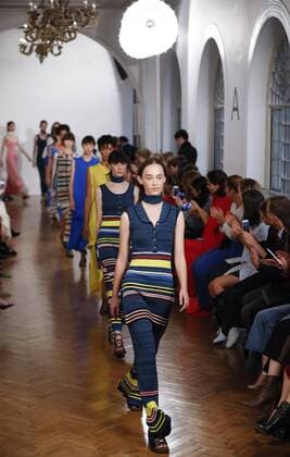 (160919) -- LONDON, SEPT. 19, 2016 -- Models present creations of Pringle of Scotland 2017 Spring Summer collection during London Fashion Week in London, Britain on Sept. 19, 2016. ) BRITAIN-LONDON-FASHION WEEK-PRINGLE OF SCOTLAND HanxYan