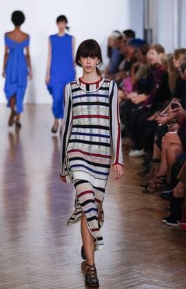 (160919) -- LONDON, SEPT. 19, 2016 -- Models present creations of Pringle of Scotland 2017 Spring Summer collection during London Fashion Week in London, Britain on Sept. 19, 2016. ) BRITAIN-LONDON-FASHION WEEK-PRINGLE OF SCOTLAND HanxYan