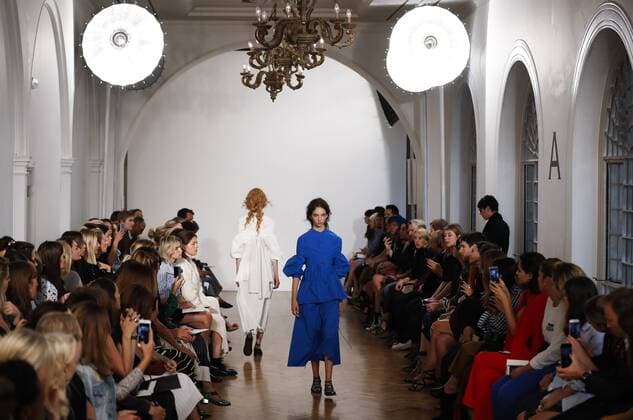 (160919) -- LONDON, SEPT. 19, 2016 -- Models present creations of Pringle of Scotland 2017 Spring Summer collection during London Fashion Week in London, Britain on Sept. 19, 2016. ) BRITAIN-LONDON-FASHION WEEK-PRINGLE OF SCOTLAND HanxYan