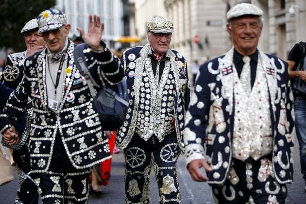 September 25, 2016 - London, London, UK - London, UK. Pearly Kings and Queens parade through the streets of city of London to St Mary Le Bow Church for a service of thanksgiving in London as they continue 140-year-old Pearly tradition on 25 September 2016 during Pearly Harvest Festival. Dressed in dark suits covered in hundreds of bright pearl buttons, the Pearly Kings and Queens of London follow the charity tradition of Henry Croft, an orphan who worked as a street sweeper in the market of Somers Town, London in the 19th century. London UK  - ZUMAl94_