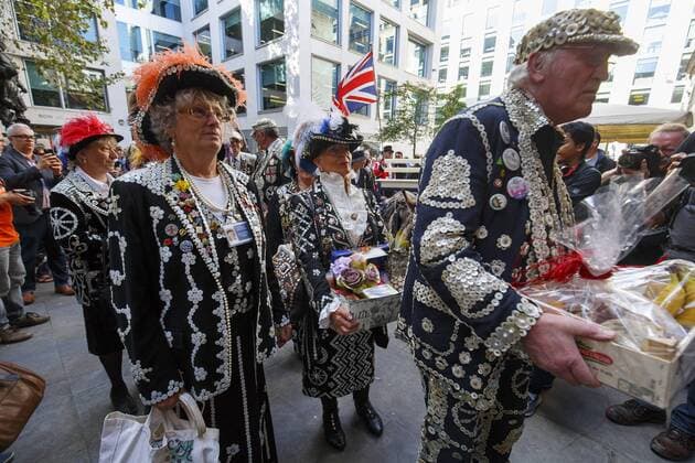 September 25, 2016 - London, London, UK - London, UK. Pearly Kings and Queens parade through the streets of city of London to St Mary Le Bow Church for a service of thanksgiving in London as they continue 140-year-old Pearly tradition on 25 September 2016 during Pearly Harvest Festival. Dressed in dark suits covered in hundreds of bright pearl buttons, the Pearly Kings and Queens of London follow the charity tradition of Henry Croft, an orphan who worked as a street sweeper in the market of Somers Town, London in the 19th century. London UK  - ZUMAl94_