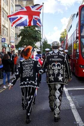September 25, 2016 - London, London, UK - London, UK. Pearly Kings and Queens parade through the streets of city of London to St Mary Le Bow Church for a service of thanksgiving in London as they continue 140-year-old Pearly tradition on 25 September 2016 during Pearly Harvest Festival. Dressed in dark suits covered in hundreds of bright pearl buttons, the Pearly Kings and Queens of London follow the charity tradition of Henry Croft, an orphan who worked as a street sweeper in the market of Somers Town, London in the 19th century. London UK  - ZUMAl94_