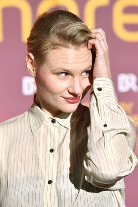 Rosalie THOMASS (Schauspielerin), Einzelbild,angeschnittenes Einzelmotiv,Portraet,Portrait,Porträt, Bayerischer Filmpreis 2017-Red Carpet,Roter Teppich,am 20.01.2017 im Prinzregententheater in Muenchen.