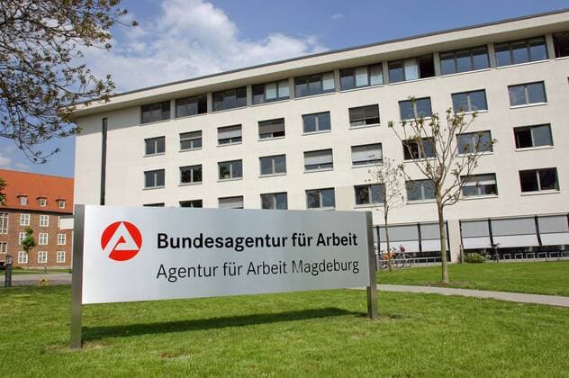 09.05.2006, Magdeburg, Sachsen-Anhalt, Deutschland - Verwaltungsgebaeude der Agentur fuer Arbeit Magdeburg. (QF, europäisch, Gebäude, Bürogebäude, Bürohaus, Verwaltungsgebäude, Behörde, Öffentlicher Dienst) 00S060509D711.JPG MODEL RELEASE: NOT APPLICABLE, PROPERTY RELEASE: NO MR:Y