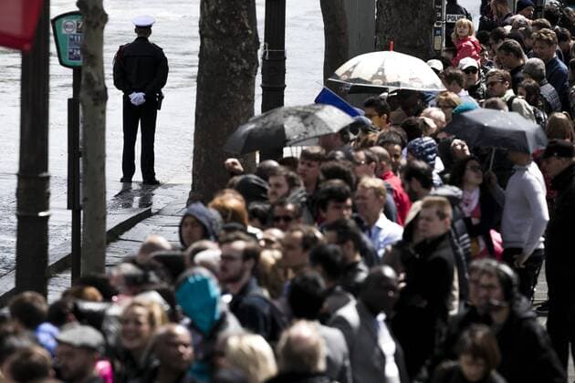 Paris, France le 14 Mai, 2017 - Le president de la rŽpublique participe a la cŽrŽmonie d hommage au soldat inconnu a l Arc de Triomphe - La sŽcuritŽ et la foule sur les champs ElysŽes __  Copyright: xVincentxIsorex