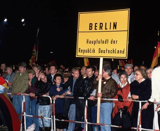Menschen feiern die Deutsche Wiedervereinigung. Berlin, 03.10.1990, Â Berlin Deutschland Copyright: xThomasxImox
