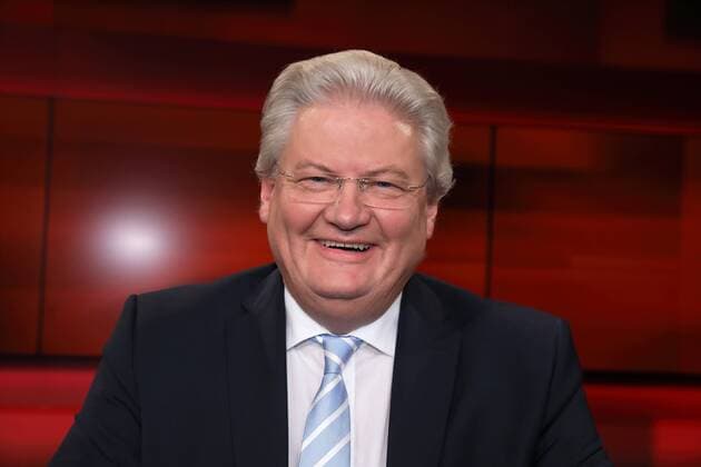 Sigmund Gottlieb (Ehemaliger Chefredakteur des Bayerischen Rundfunks) in der ARD-Talkshow hart aber fair am 04.09.2017 in Berlin Thema der Sendung: Nach dem Duell, vor der Wahl Kommt jetzt die Ewige Kanzlerin?