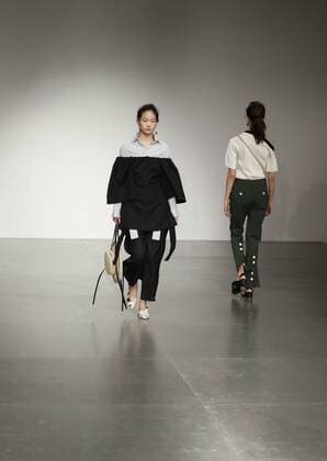 (170915) -- LONDON, Sept. 15, 2017 -- Models present creations of Eudon Choi Spring Summer 2018 collection during London Fashion Week in London, Britain, Sept. 15, 2017. ) BRITAIN-LONDON-FASHION WEEK-EUDON CHOI HanxYan