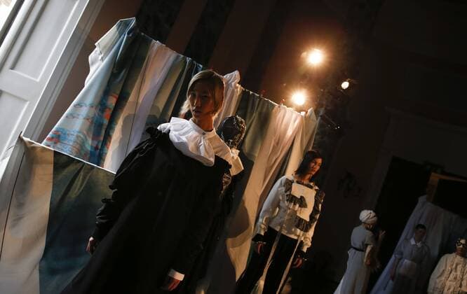 (170915) -- LONDON, Sept. 15, 2017 -- Models present creations of Haizhen Wang Spring Summer Collection 2018 during London Fashion Week in London, Britain, on Sept. 15, 2017. ) BRITAIN-LONDON-LONDON FASHION WEEK-HAIZHEN WANG-PRESENTATION HanxYan