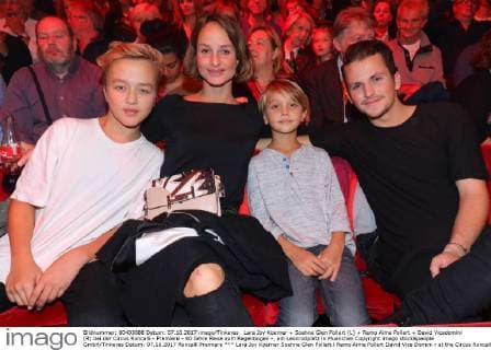 Lara Joy Koerner + Soehne Glen Pollert (L) + Remo Aime Pollert + David Vicedomini (R) bei der Circus Roncalli - Premiere - 40 Jahre Reise zum Regenbogen -, am Leonrodplatz in Muenchen Copyright imago stock&people GmbH Tinkeres Datum: 07.10.2017 Roncalli Premiere