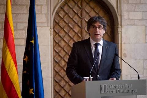 Themen der Woche Bilder des Tages October 26, 2017 - Barcelona, Catalonia, Spain - Catalan regional president CARLES PUIGDEMONT delivers a institutional declaration at the Palau de la Generalitat in Barcelona. The president said that there will be no elections in Catalonia. Barcelona Spain - ZUMAb137 20171026_zap_b137_016 Copyright: xJordixBoixareux