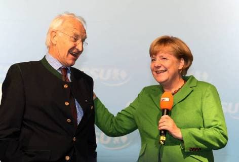 Edmund Stoiber und Angela Merkel Bundestagswahlkampf Endspurt in Bayern Kundgebung auf dem M?nchner Odeonsplatz Edmund Stoiber und Angela Merkel M?nchen Bayern Deutschland