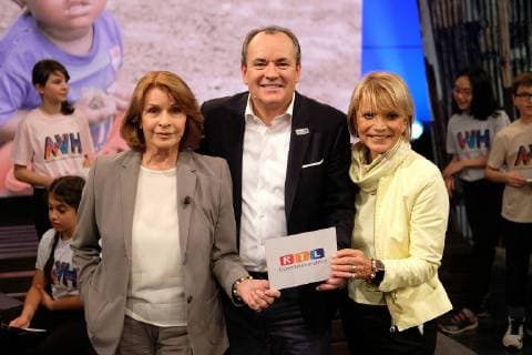 Bilder des Tages Senta Berger, Wolfram Kons und Uschi Glas beim RTL Spendenmarathon am 23.11.2017 in Koeln RTL Spendenmarathon 2017 in Koeln