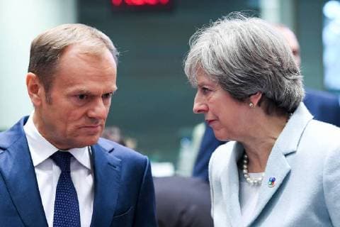 Bilder des Tages EU-Gipfel in Brüssel European Council President Donald Tusk and Prime Minister of the United Kingdom Theresa May pictured during an European Eastern Partnership summit meeting, Friday 24 November 2017, at the European Union headquarters in Brussels.  POOLxFREDERICxSIERAKOWSKI 05207452