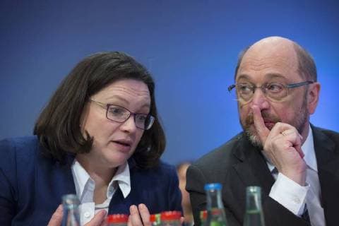 Themen der Woche Andrea Nahles, SPD und Martin Schulz, Parteivorsitzender der SPD auf dem SPD Parteitag zur Abstimmung ueber Koalitionsverhandlungen, Bonn, den 21.01,2018. Bonn Deutschland