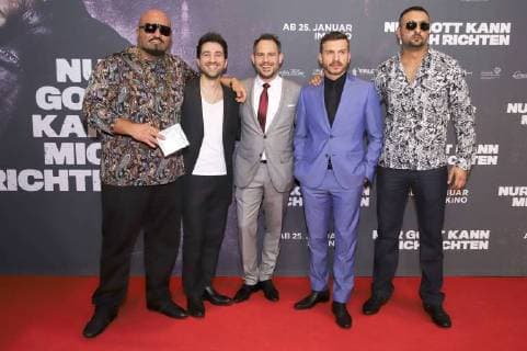 Entertainment Bilder der Woche Themen der Woche Bilder des Tages Xatar, Özgür Yildirim, Moritz Bleibtreu, Edin Hasanovic und SSIO bei der Premiere des Kinofilms Nur Gott kann mich richten im CineStar Metropolis. Frankfurt am Main, 22.01.2218