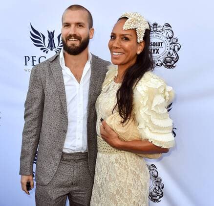 Entertainment Bilder der Woche Themen der Woche Bilder des Tages HALLANDALE, FL - JANUARY 27: Barbara Becker and Juan Lopez Salaberry at the $16 Million Pegasus World Cup Invitational, The World s Richest Thoroughbred Horse Race At Gulfstream Park on January 27, 2018 in Hallandale, Florida People: Barbara Becker