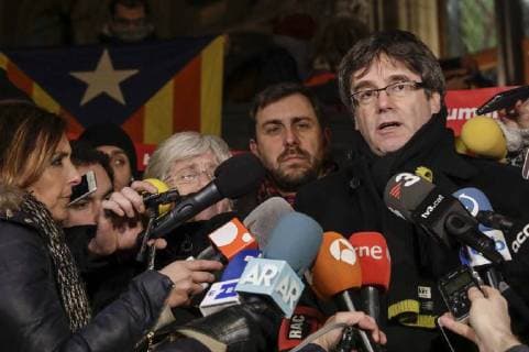 Bilder des Tages Catalan leader in exile Carles Puigdemont talks to the press during a meeting of Catalans in Leuven, Tuesday 06 February 2018. Today Tuesday 06 February marks 100 days of exile for the Catalan government after they declared indepence from Spain.  THIERRYxROGE 05290667