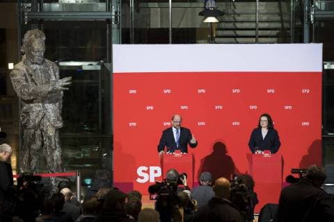 Martin Schulz und Andrea Nahles bei einer PK im Willy-Brandt-Haus in Berlin am 7. Februar 2018. Martin Schulz hat angekuendigt nacht dem Mitgliedervotum ueber den Koalitionsvertrag auf den Parteivorsitz verzichten zu wollen und Andrea Nahles wuerde das Amt kommissarisch bis zum naechsten Parteitag uebernehmen. Martin Schulz und Andrea Nahles halten eine PK in Willy-Brandt-Haus